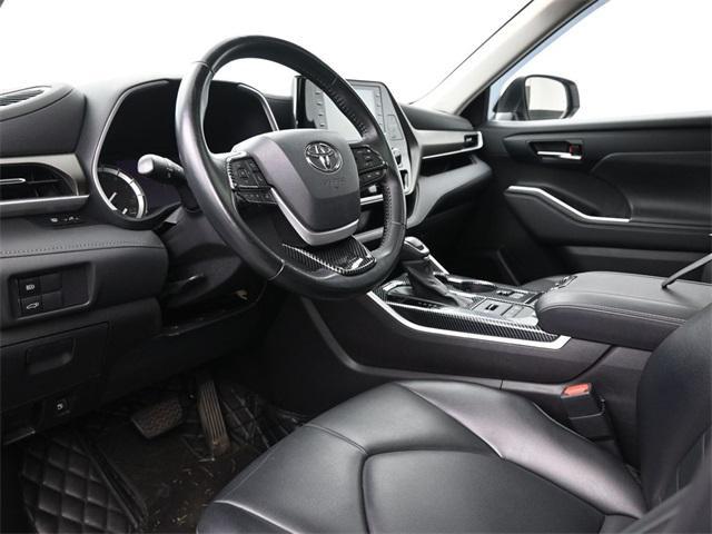used 2022 Toyota Highlander car, priced at $28,500
