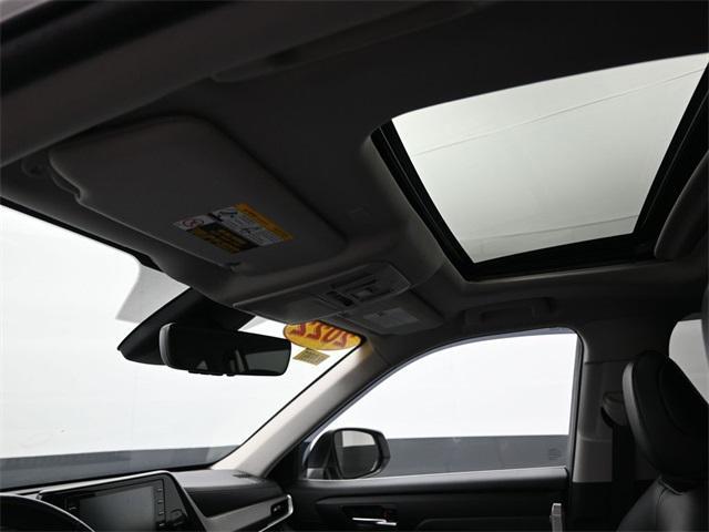 used 2022 Toyota Highlander car, priced at $28,500