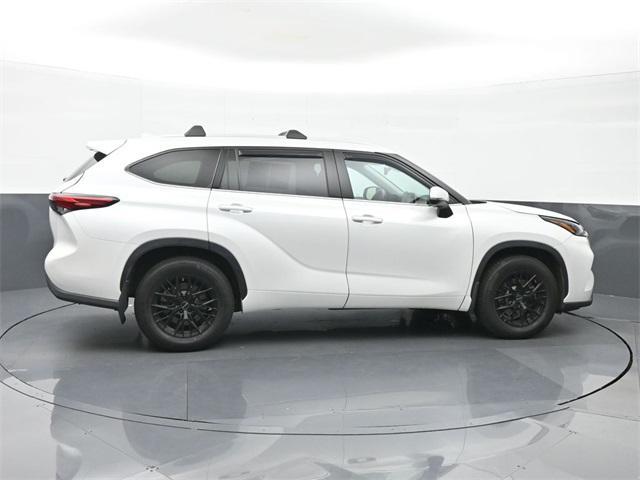 used 2022 Toyota Highlander car, priced at $28,500
