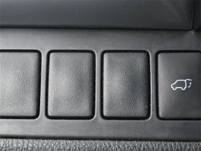 used 2015 Toyota Highlander car, priced at $16,800
