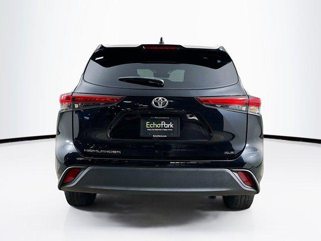 used 2022 Toyota Highlander car, priced at $31,397