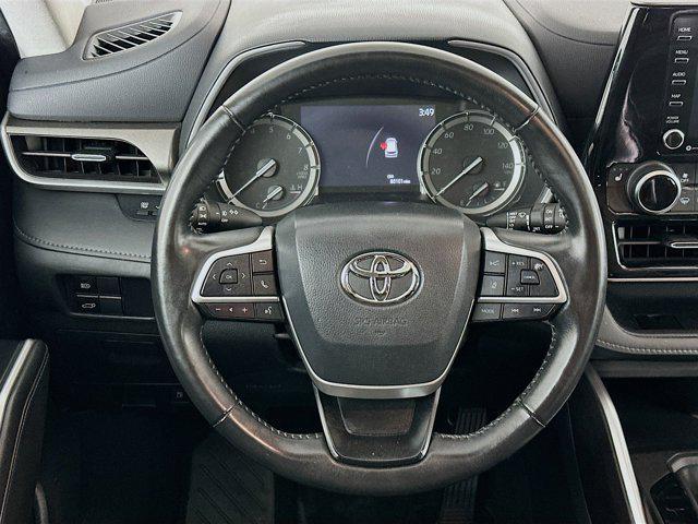 used 2022 Toyota Highlander car, priced at $31,397