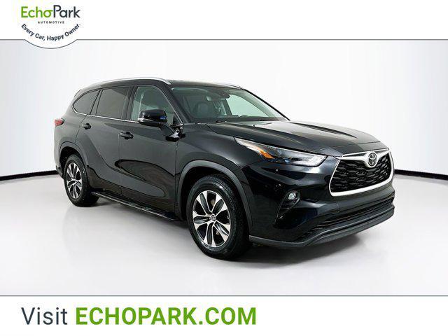 used 2022 Toyota Highlander car, priced at $31,397
