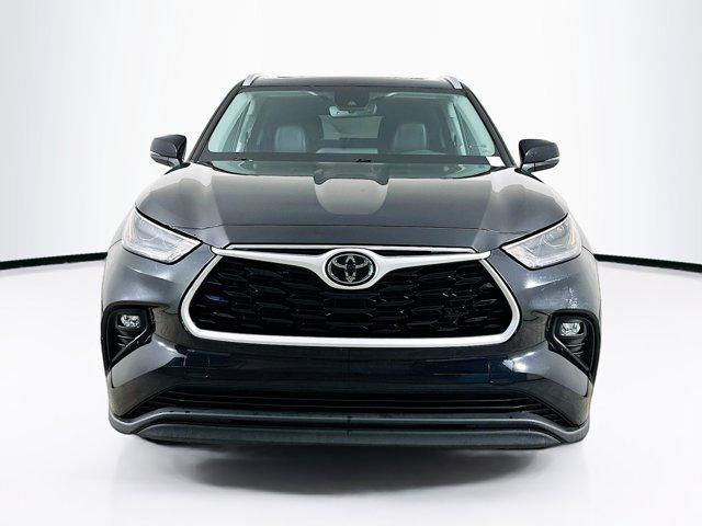 used 2022 Toyota Highlander car, priced at $31,397