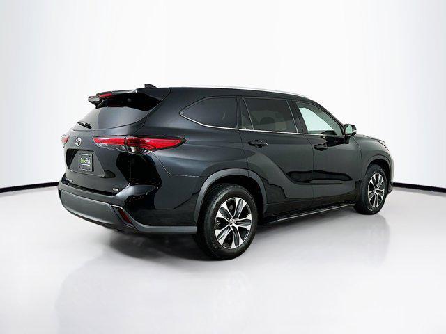 used 2022 Toyota Highlander car, priced at $31,397