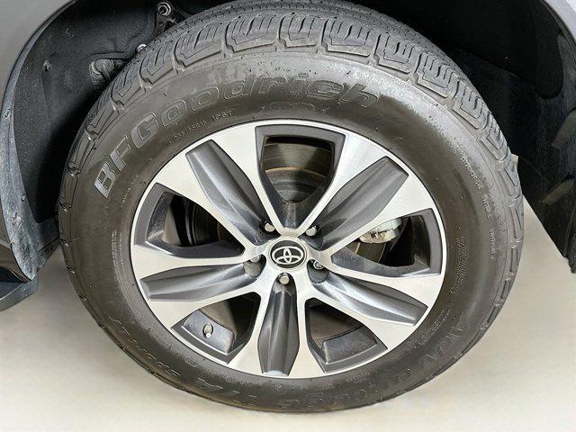 used 2022 Toyota Highlander car, priced at $31,397