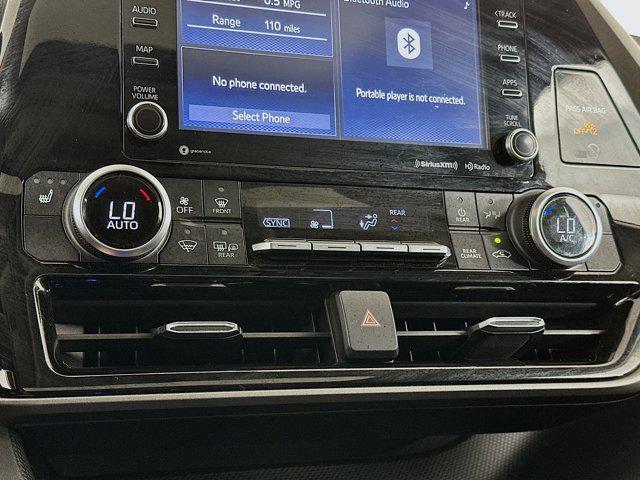 used 2022 Toyota Highlander car, priced at $31,397