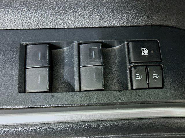 used 2022 Toyota Highlander car, priced at $31,397