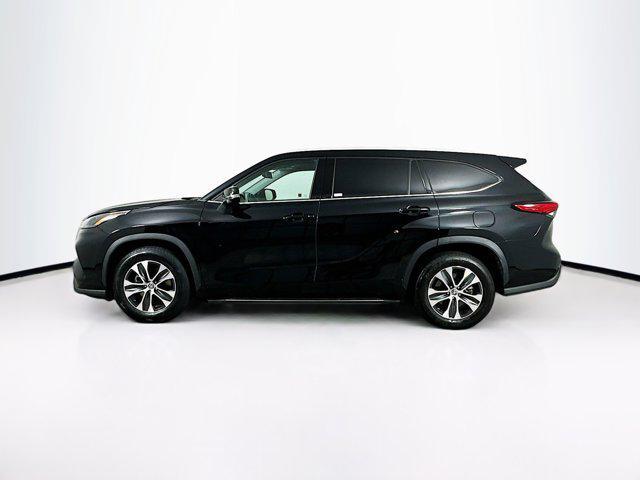 used 2022 Toyota Highlander car, priced at $31,397