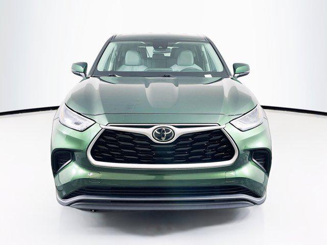 used 2023 Toyota Highlander car, priced at $31,997