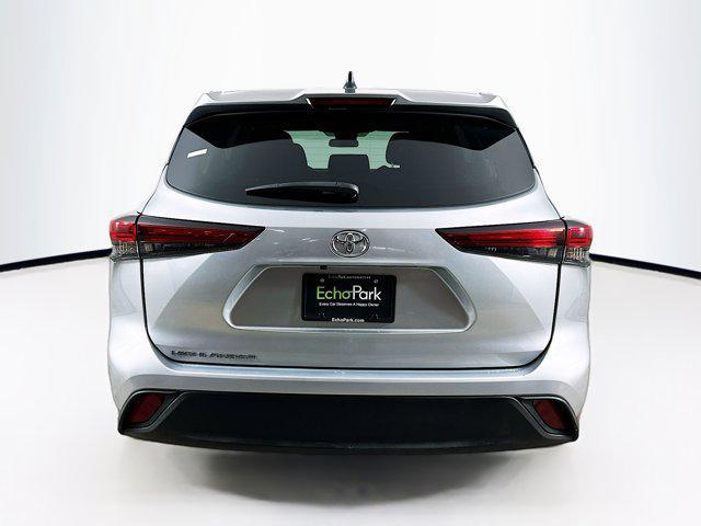 used 2023 Toyota Highlander car, priced at $29,397