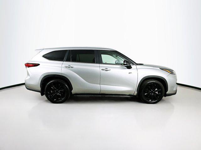 used 2023 Toyota Highlander car, priced at $36,897