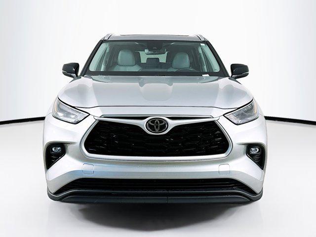 used 2023 Toyota Highlander car, priced at $36,897