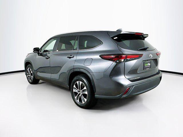 used 2024 Toyota Highlander car, priced at $34,197