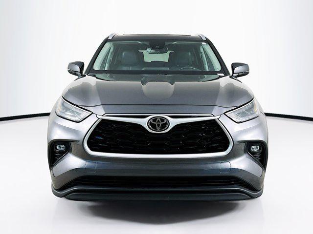 used 2024 Toyota Highlander car, priced at $34,197