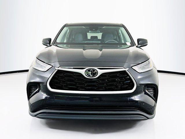 used 2023 Toyota Highlander car, priced at $32,597