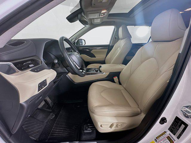 used 2023 Toyota Highlander car, priced at $36,297