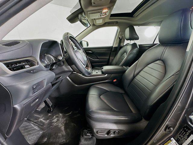 used 2022 Toyota Highlander car, priced at $31,997