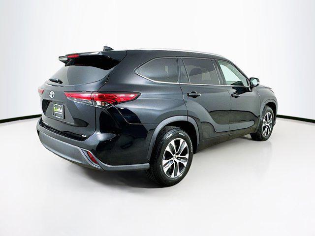 used 2020 Toyota Highlander car, priced at $25,299