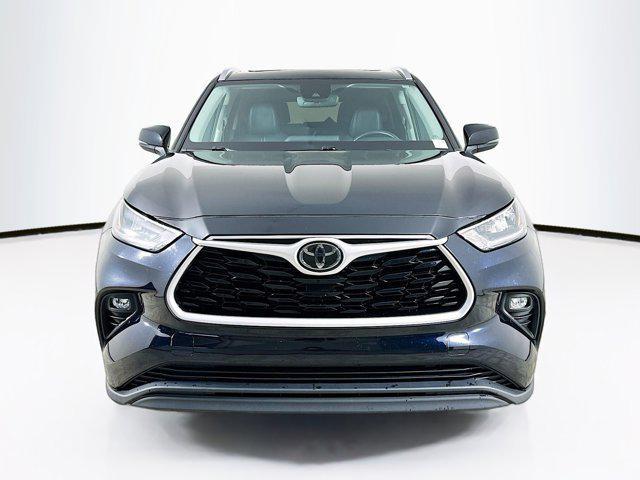 used 2020 Toyota Highlander car, priced at $25,299