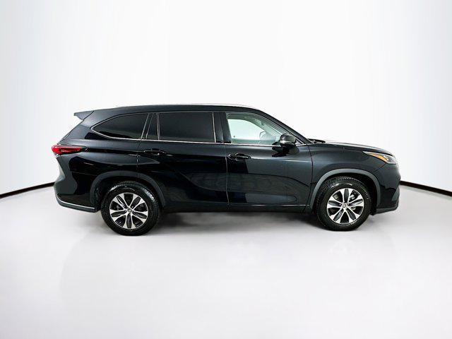 used 2020 Toyota Highlander car, priced at $25,299