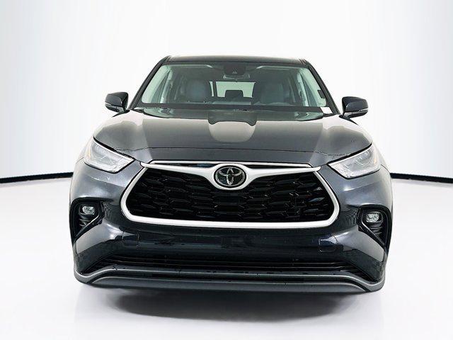 used 2023 Toyota Highlander car, priced at $33,997