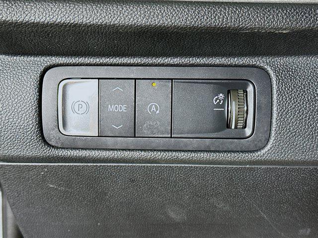 used 2025 Chevrolet Traverse car, priced at $32,697