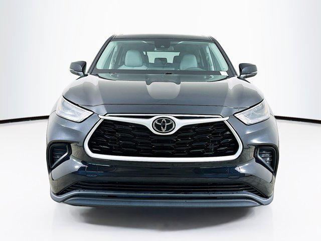 used 2023 Toyota Highlander car, priced at $33,997
