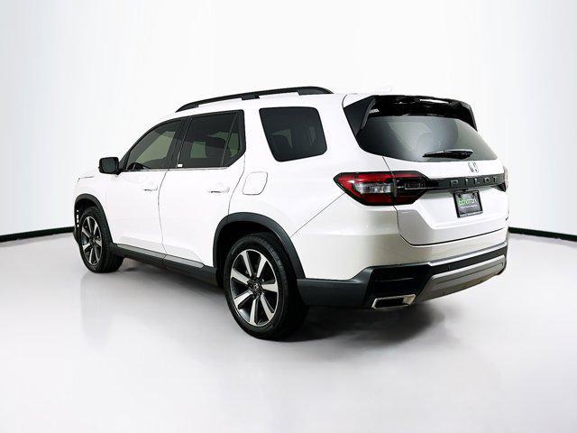 used 2023 Honda Pilot car, priced at $37,297