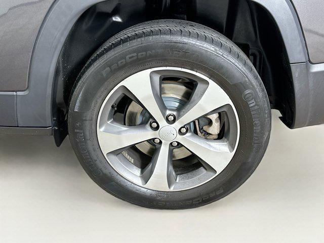 used 2021 Jeep Cherokee car, priced at $22,697