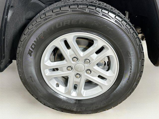 used 2023 Jeep Grand Cherokee car, priced at $28,797