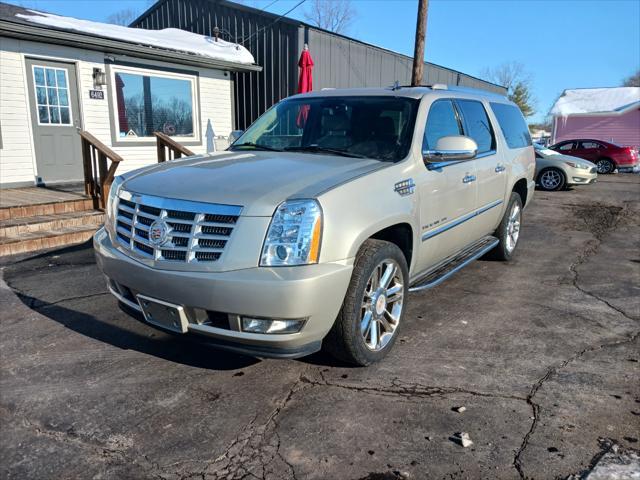 used 2013 Cadillac Escalade ESV car, priced at $12,900