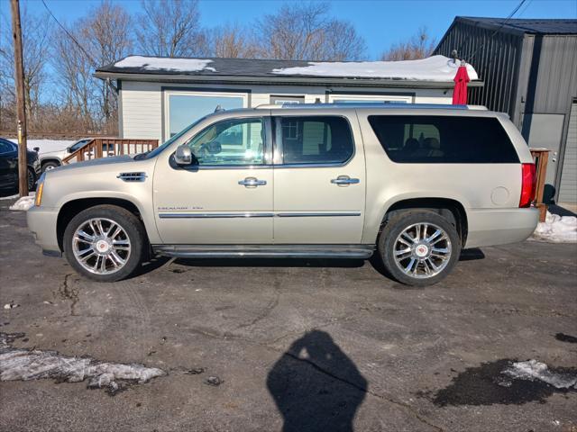 used 2013 Cadillac Escalade ESV car, priced at $12,900