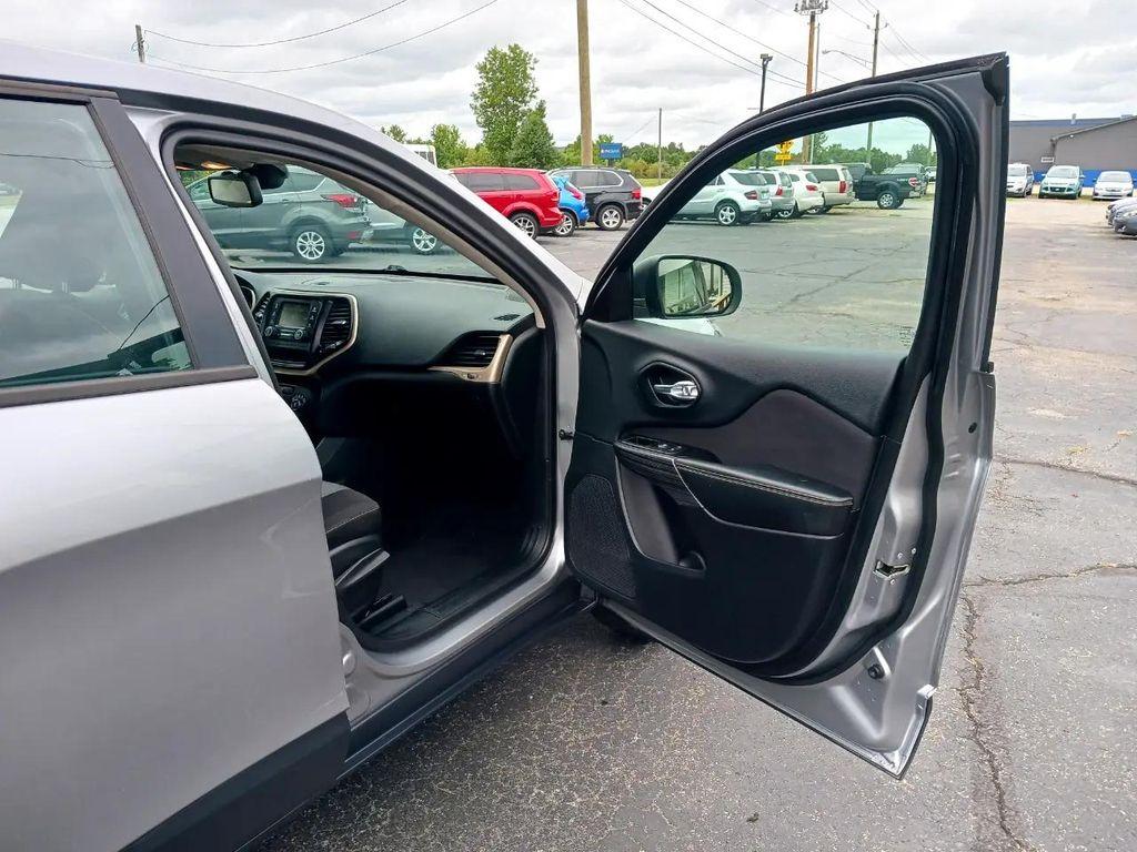 used 2014 Jeep Cherokee car, priced at $10,900