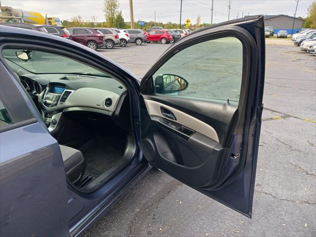 used 2014 Chevrolet Cruze car, priced at $7,900