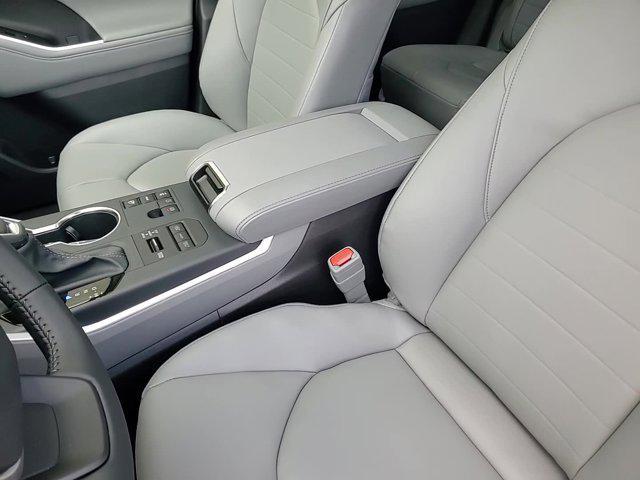 new 2026 Toyota Highlander car, priced at $49,421