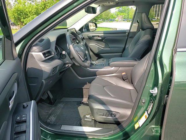 new 2025 Toyota Highlander car, priced at $48,772