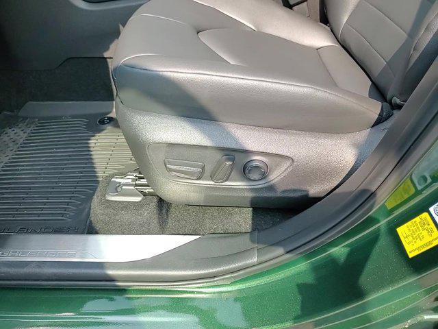 new 2025 Toyota Highlander car, priced at $48,772