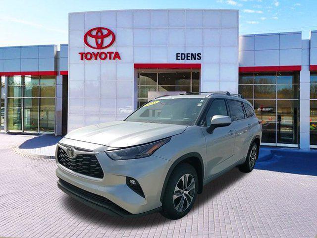 used 2022 Toyota Highlander car, priced at $34,990