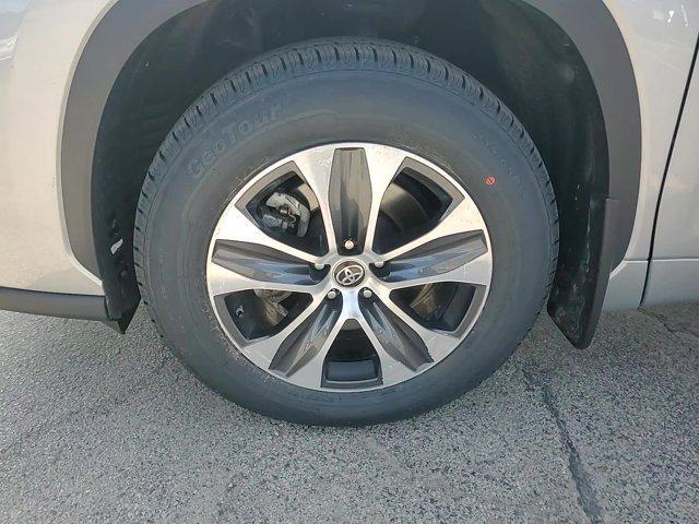 used 2022 Toyota Highlander car, priced at $34,990