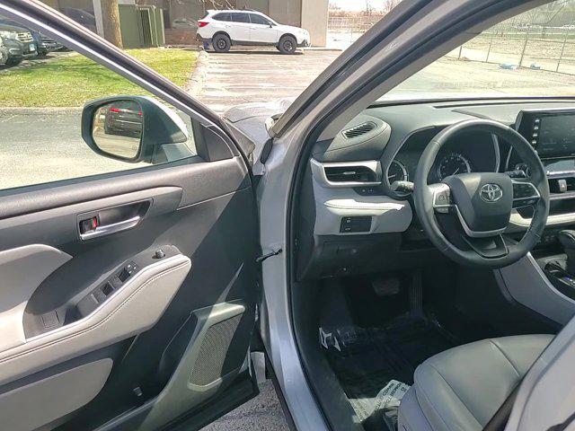 used 2022 Toyota Highlander car, priced at $34,990