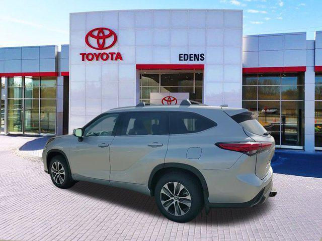 used 2022 Toyota Highlander car, priced at $34,990