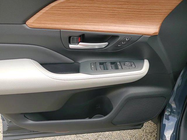 new 2025 Toyota Grand Highlander car, priced at $52,573