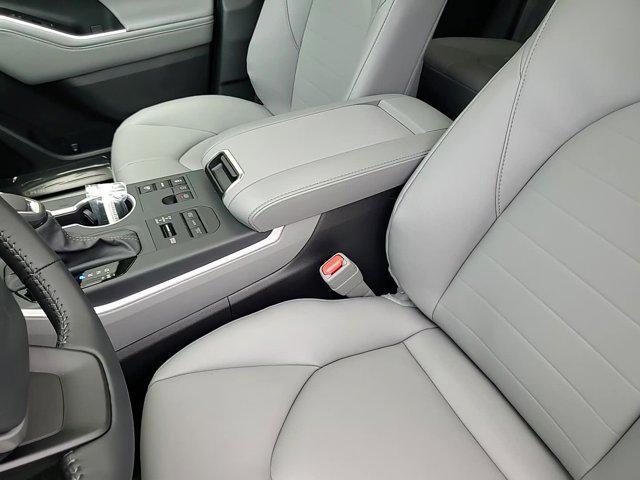 new 2026 Toyota Highlander car, priced at $50,720