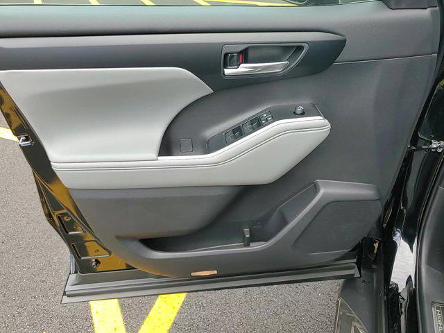 new 2026 Toyota Highlander car, priced at $50,720