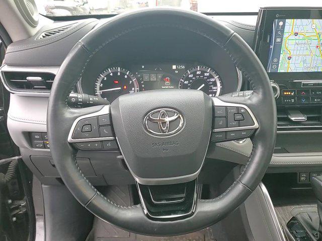 used 2022 Toyota Highlander car, priced at $40,990