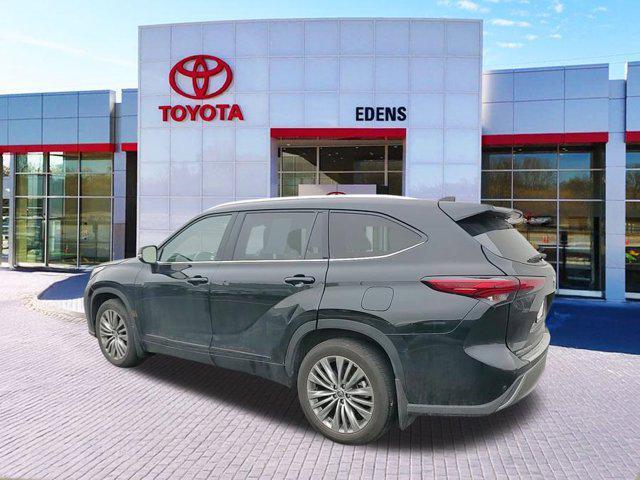 used 2022 Toyota Highlander car, priced at $40,990