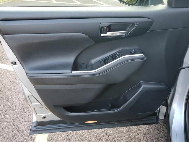 used 2024 Toyota Highlander car, priced at $39,490