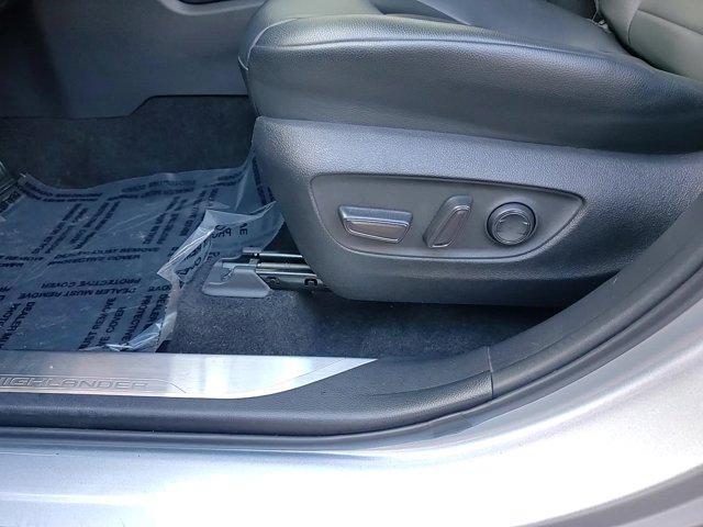 used 2024 Toyota Highlander car, priced at $39,490