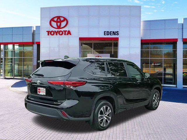 used 2023 Toyota Highlander car, priced at $39,990